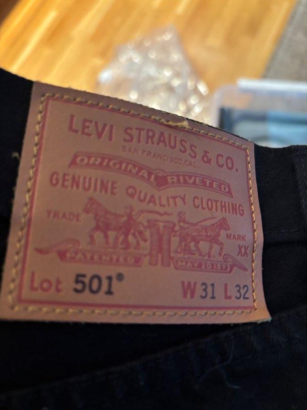 Svartar Levis buxur