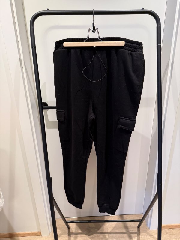 Svartar cargo jogging buxur