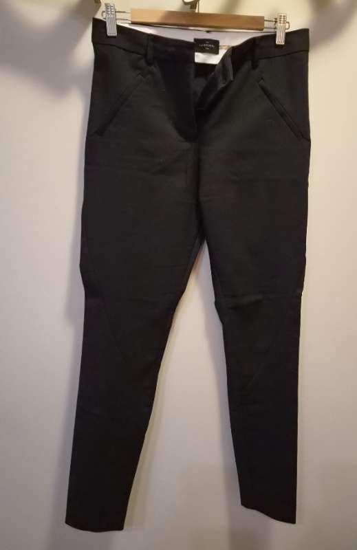 Svartar five units sparibuxur