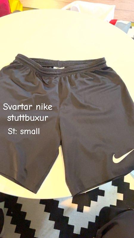 Svartar nike stuttbuxur