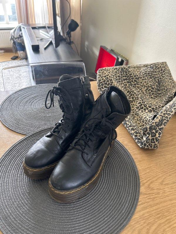 Svartir boots