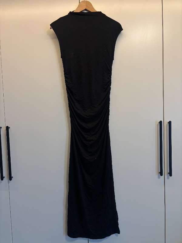 Svartur Gina Tricot Kjóll