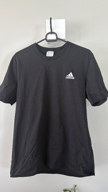 Svartur adidas bolur M