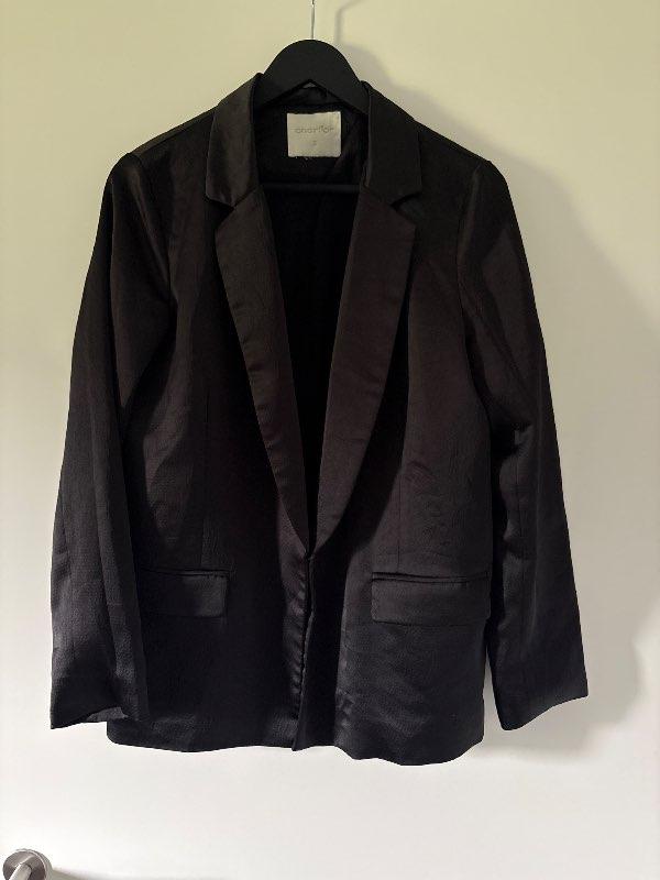 Svartur blazer glans