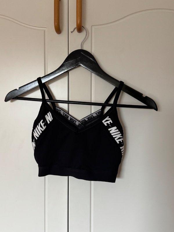 Svartur nike toppur