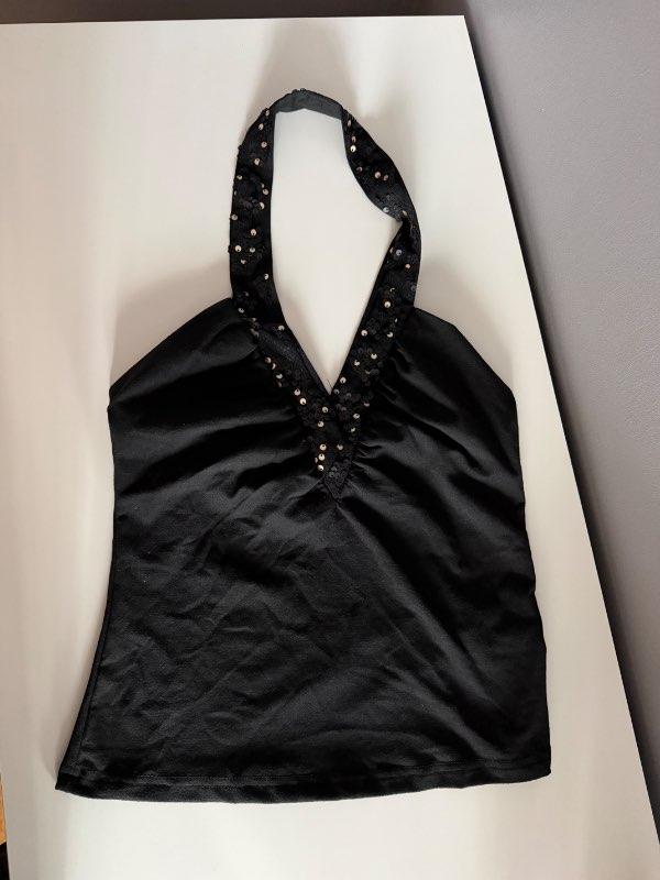Svartur v-neck bolur