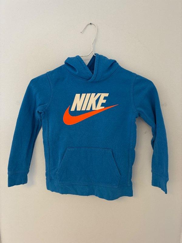 Þ-Nike blá hettupeysa