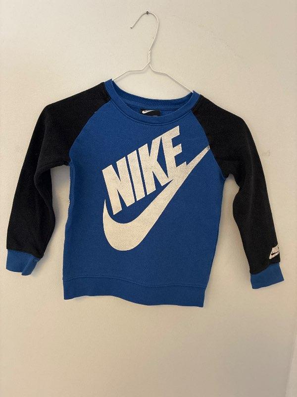Þ-Nike blá peysa