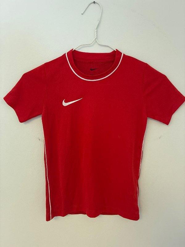Þ-Rauður Nike bolur ónotaður