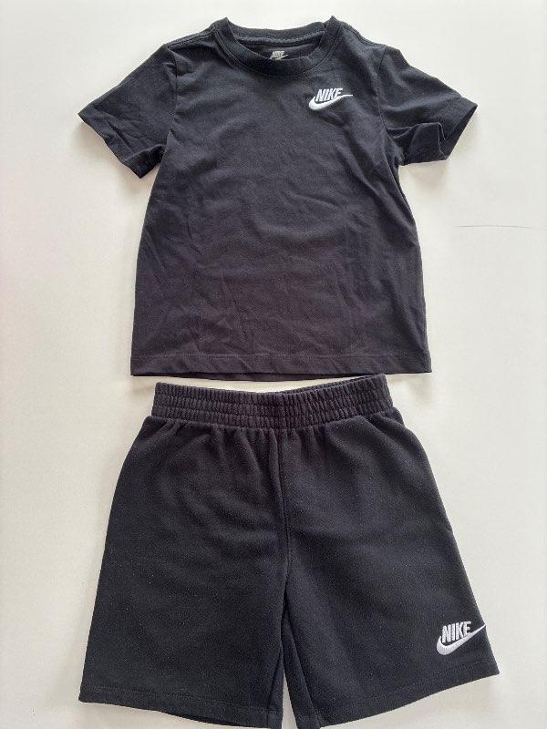 Þ-Svart nike sett
