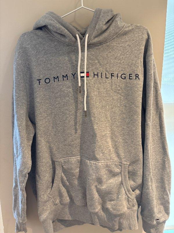 Tommy hettupeysa