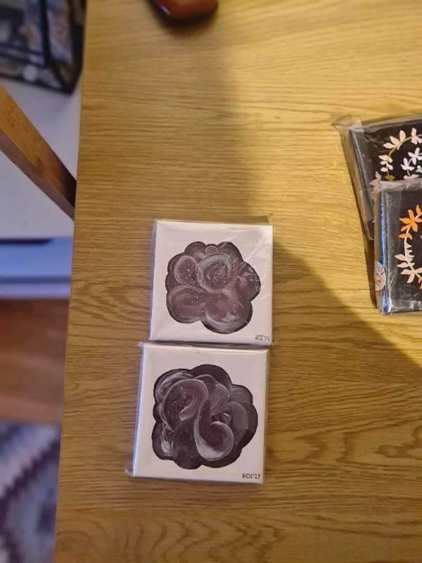 Tvær smámyndir