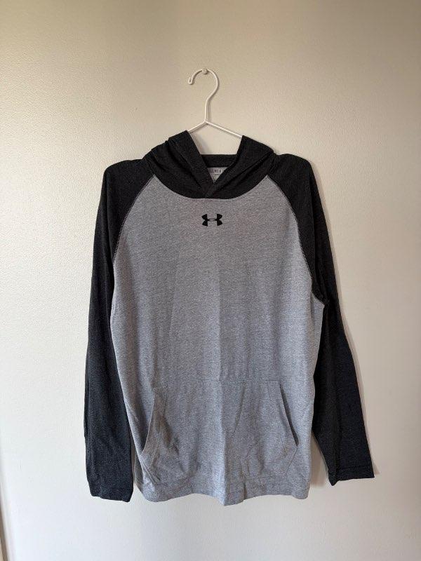 Under Armour hettupeysa