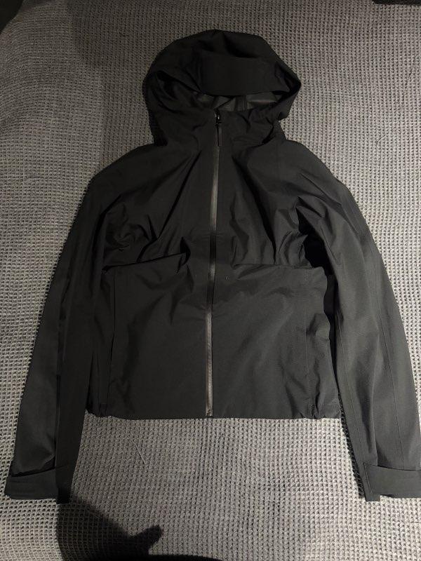 Uniqlo Jakki Svartur