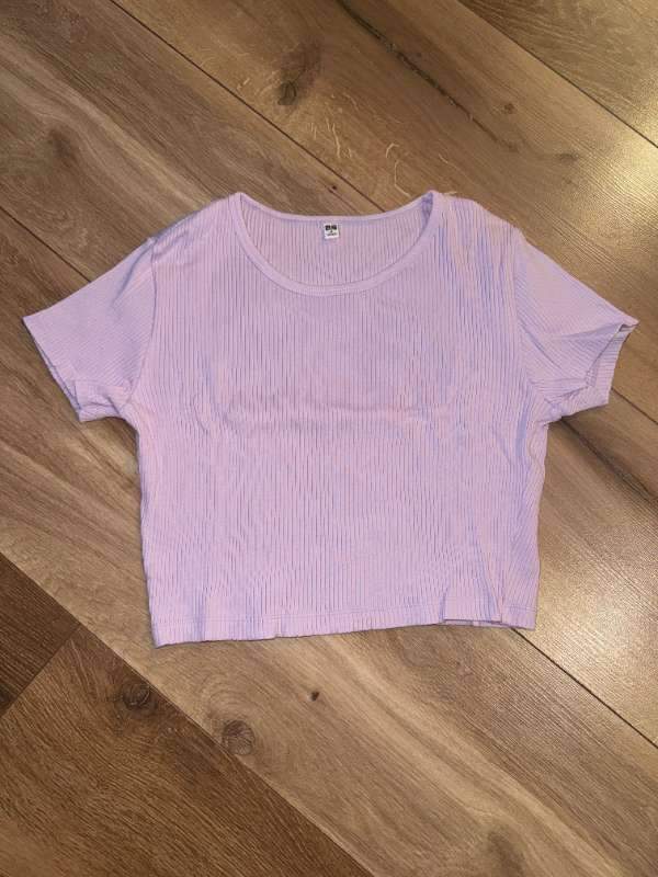 Uniqlo crop top, fjólublár