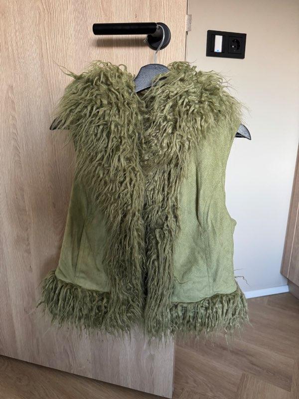 Urban outfitters loðvesti