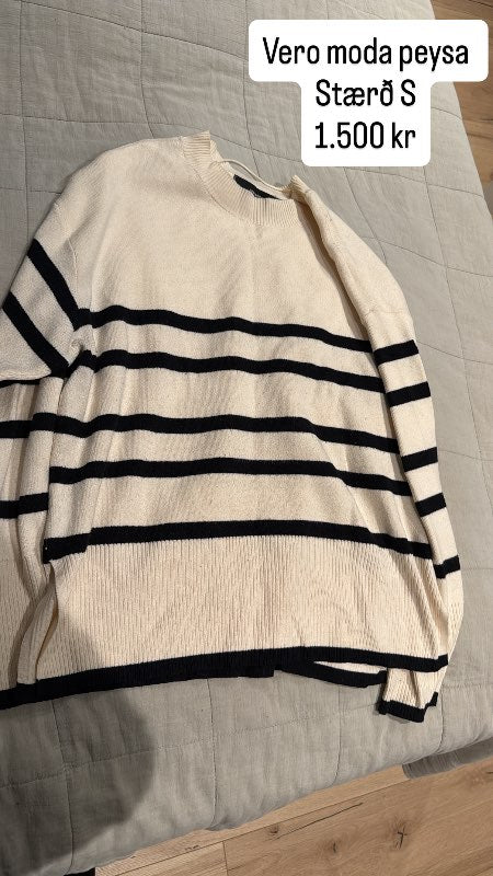 Vero moda peysa hvít og svört