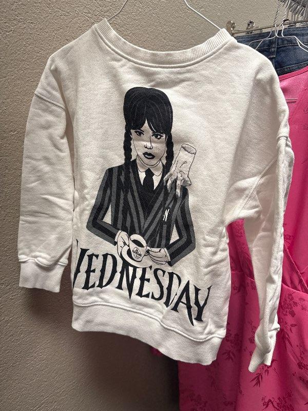 Wednesday peysa