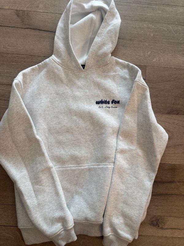 White Fox hettupeysa ljós með bláu