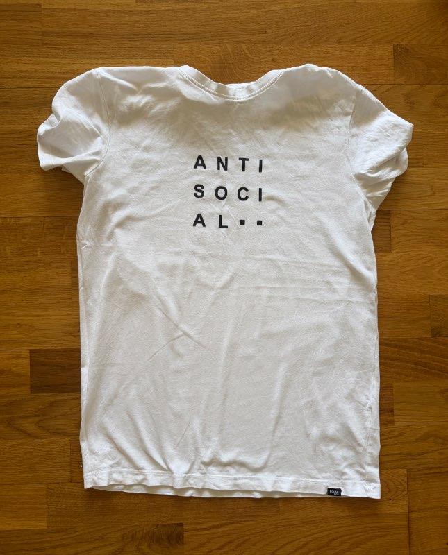 White thsirt