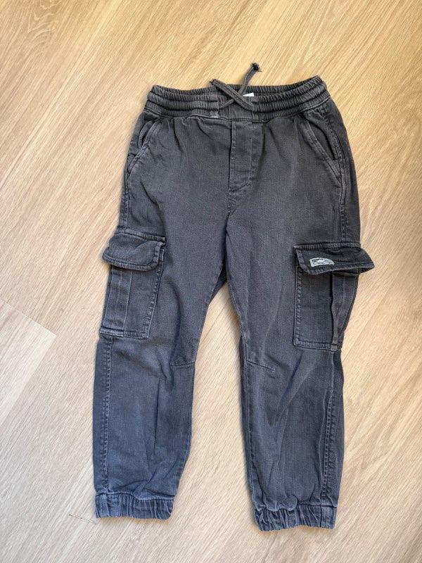 Zara buxur