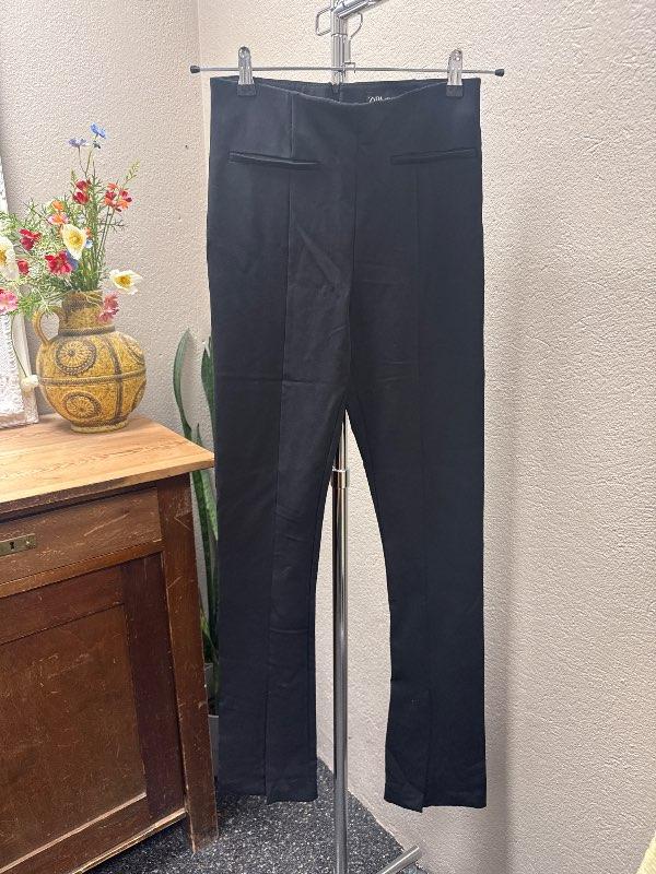 Zara buxur ónotaðar