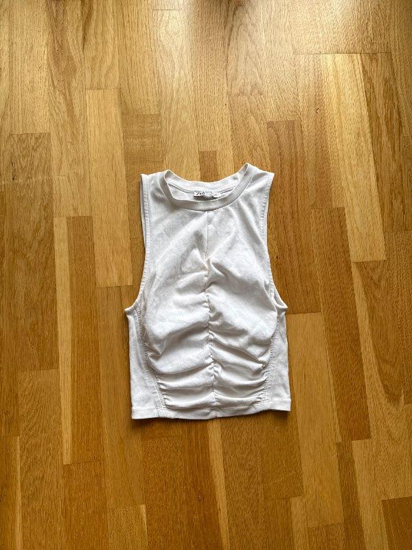 Zara hvítur toppur