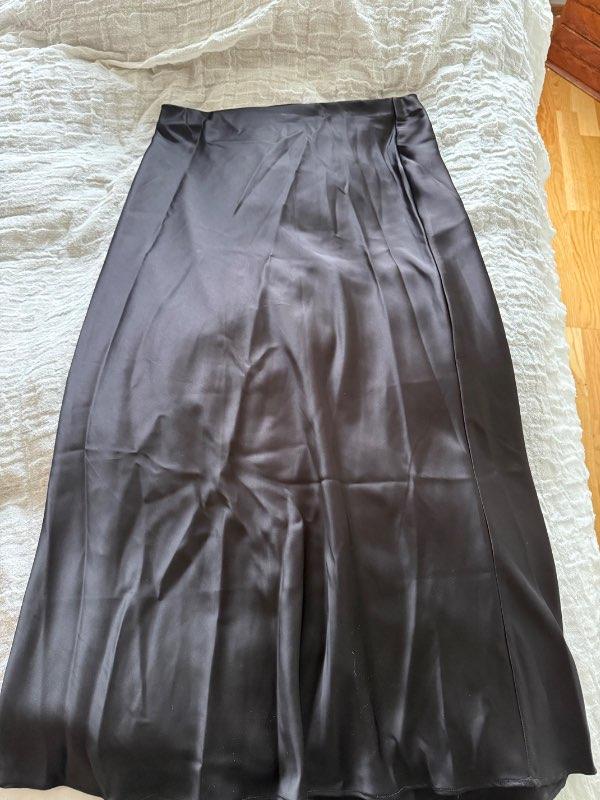 Zara silki pils svart