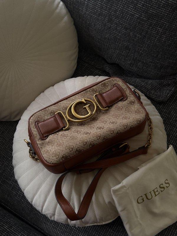 GUESS taska – brún/beige