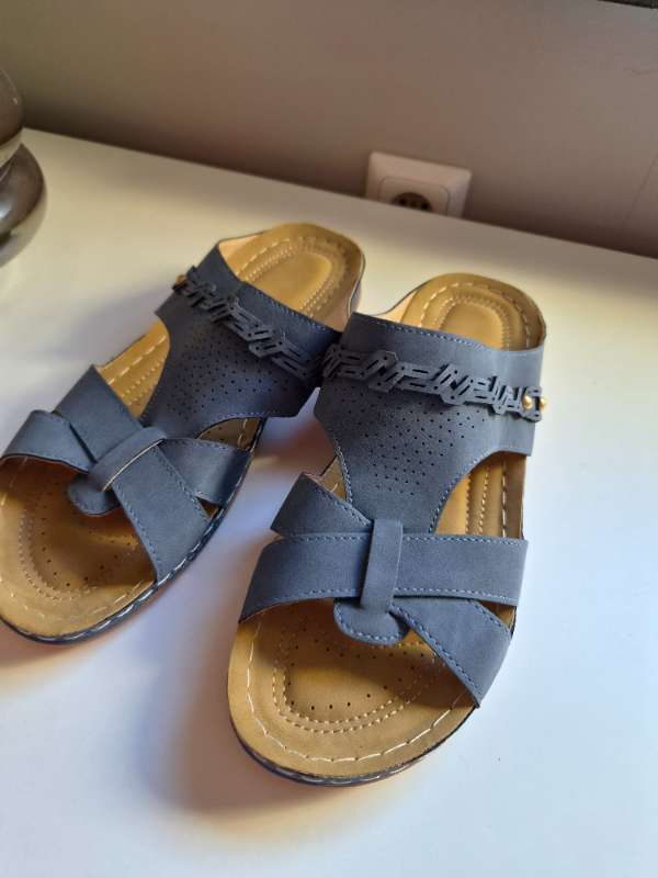 bláir sandalar