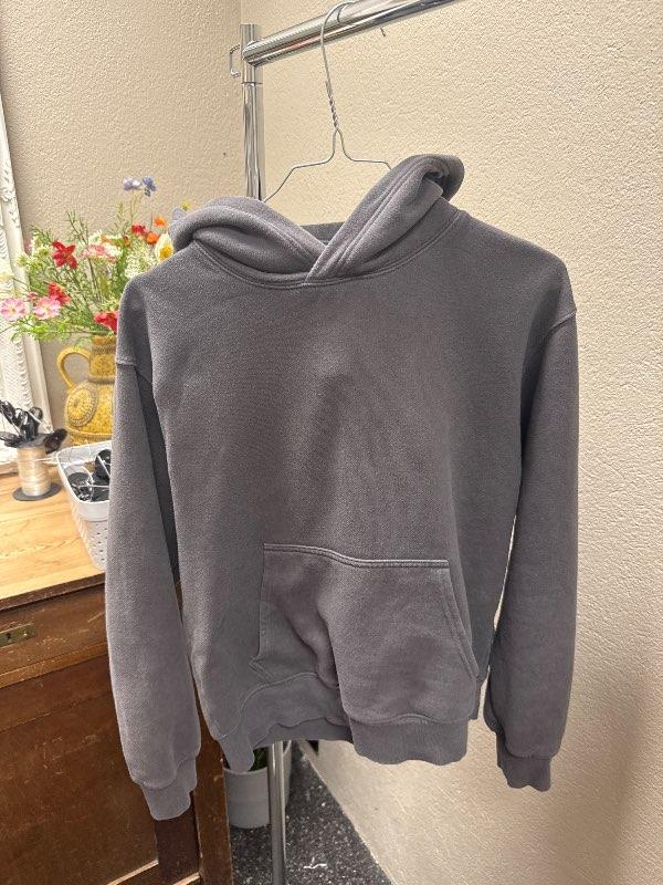 hettupeysa-dökkgrá-Aritzia