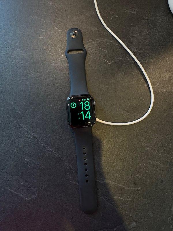 Apple Watch Digital version svart m/hleðslutæki