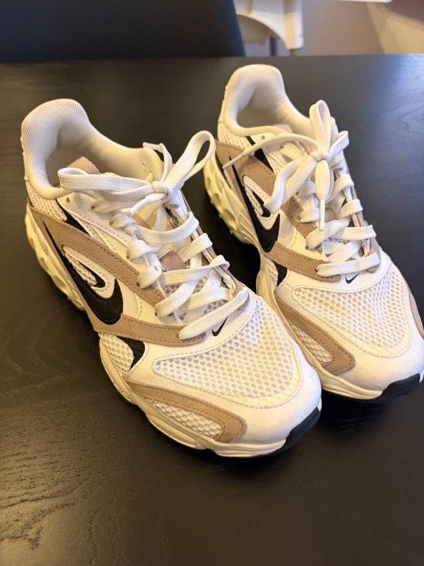 hvitir nike skór