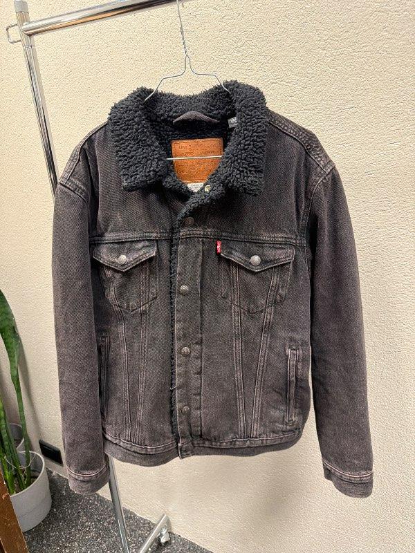 levis