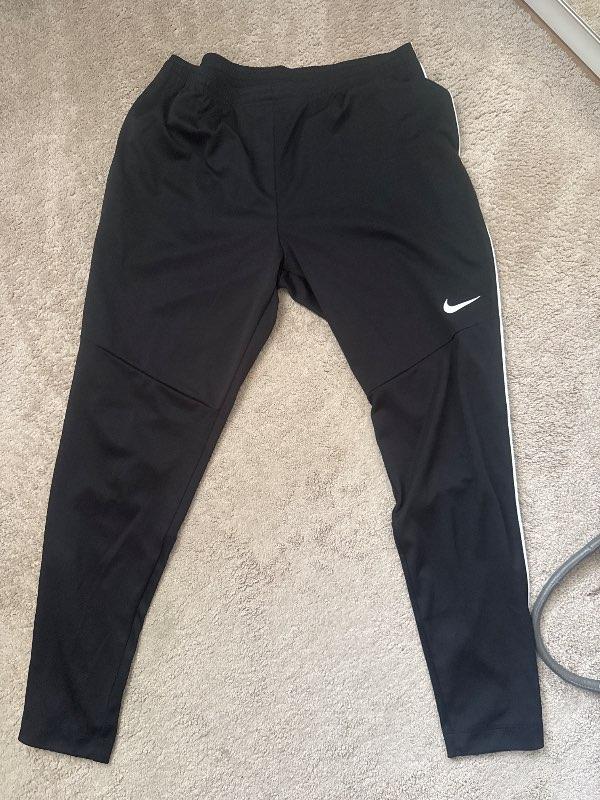 ónotaðar nike buxur