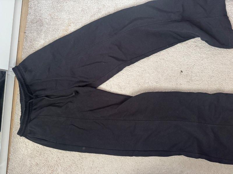svartar jogging buxur