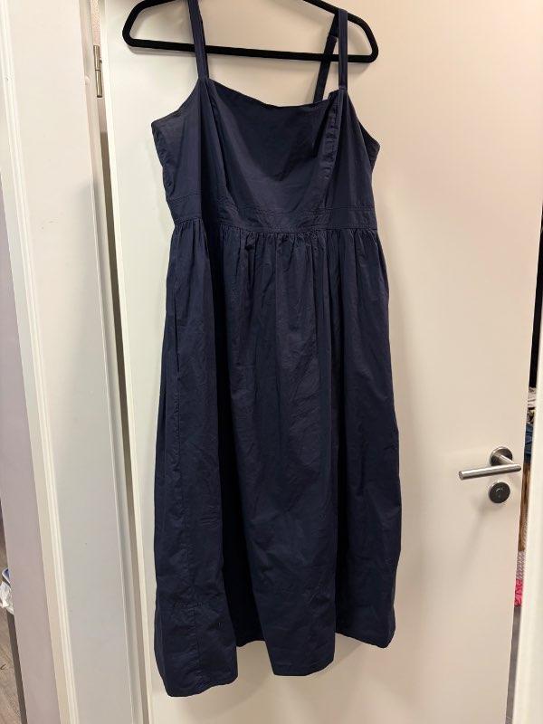 Kjóll m/vösum navyblár